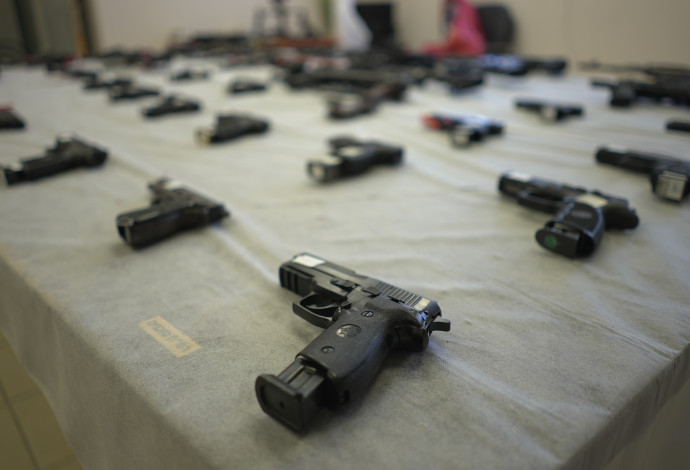 כלי הנשק שתפסה המשטרה (צילום:  דוברות המשטרה)