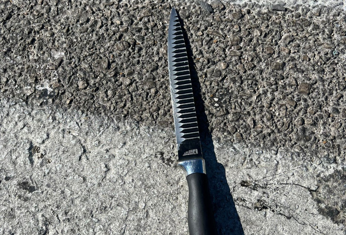 הסכין מניסיון פיגוע הדקירה סמוך לגבעת זאב (צילום:  דוברות המשטרה)