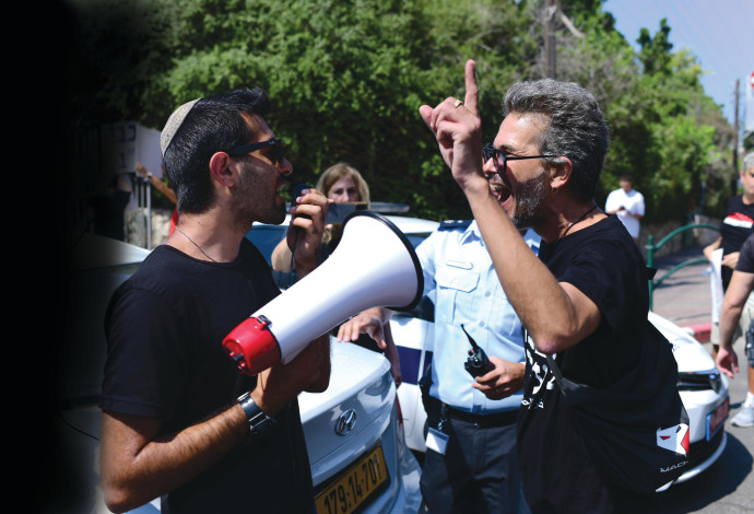 עימות בין פעילי שמאל וימין (צילום:  תומר נויברג פלאש 90)