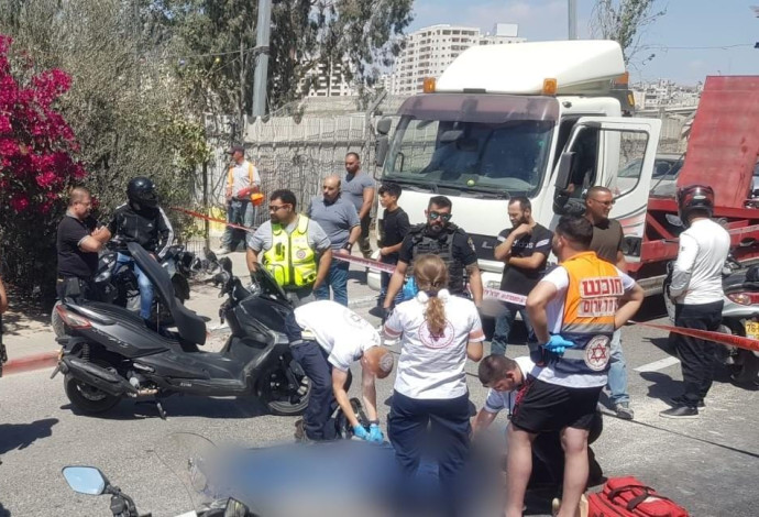 זירת התאונה בירושלים (צילום:  דוברות מד"א)