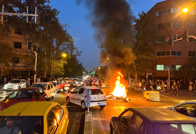 מחאה באיראן (צילום:  WANA (West Asia News Agency) via REUTERS)