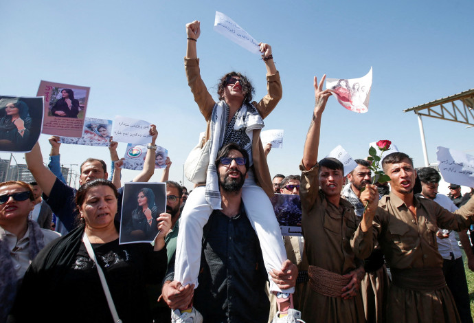 המהומות באיראן בעקבות הריגת הצעירה (צילום:  REUTERS/Azad Lashkari)