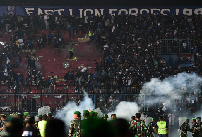 מהומת הענק באצטדיון באינדונזיה (צילום:  STR/AFP via Getty Images)