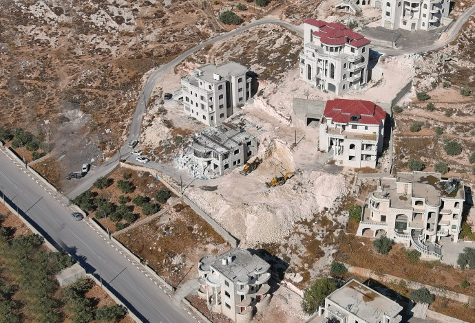 בנייה פלסטינית בלתי חוקית בשטחי C (צילום:  תנועת רגבים)