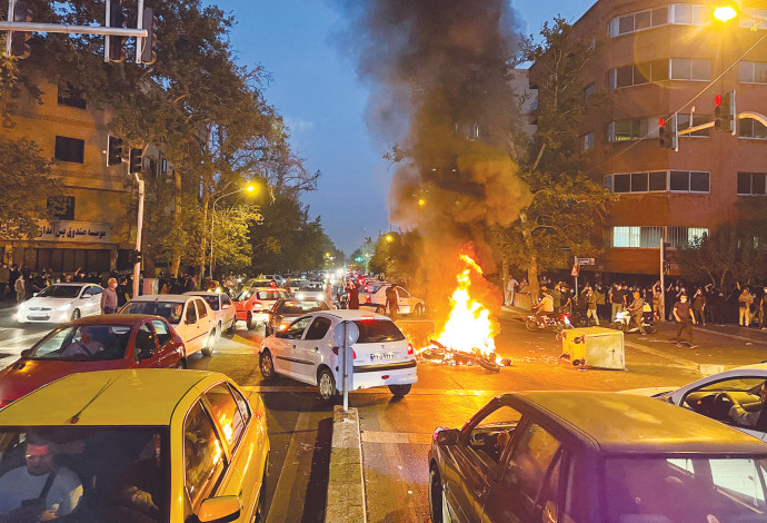 מחאות באיראן (צילום:  רויטרס)
