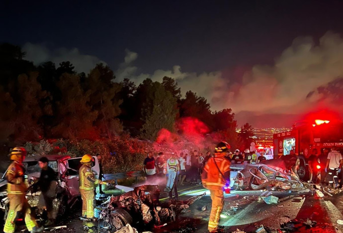 זירת תאונת הדרכים סמוך לאיבטין (צילום:  תיעוד מבצעי מד"א)