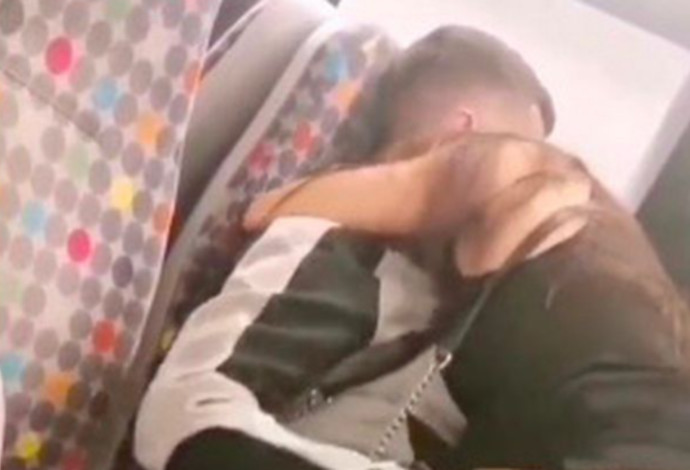לעיני הנוסעים: קיימו יחסי מין בקרון הרכבת (צילום:  צילום מתוך טוויטר)
