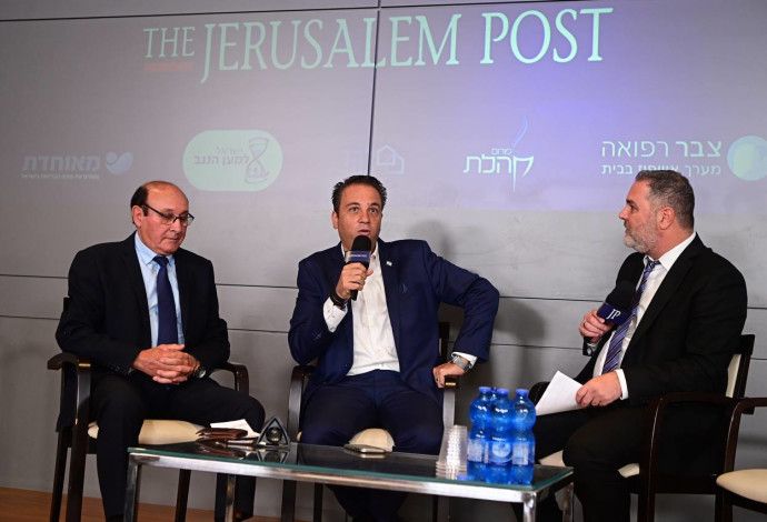 משמאל: יוסי אלקובי נשיא התאחדות המלאכה והתעשייה בישראל, ועו"ד רועי כהן, נשיא להב (צילום:  מרק ישראל סלם)
