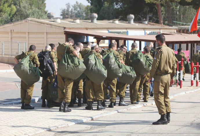 בקו"ם, תל השומר (צילום:  אלי דסה)