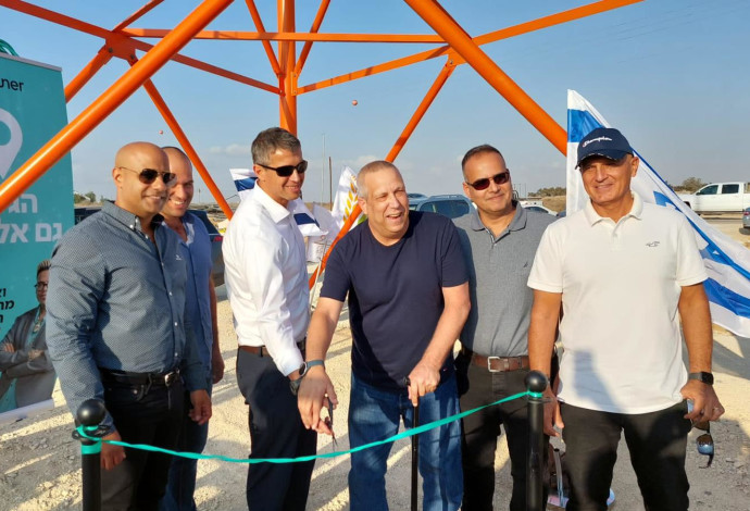     חניכת אתר הסלולרי בדרום (צילום:  יחצ)