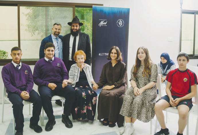איב קוגלר במפגש עם בני נוער יהודים ומוסלמים (צילום:  מצעד החיים)