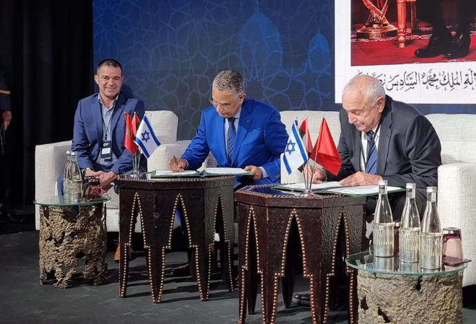 חתימת ההסכם בין מקורות לחברת המים המרוקאית (צילום:  באדיבות חברת "מקורות")