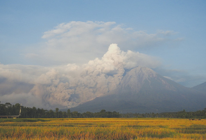 התפרצות הר הגעש  (צילום:  רויטרס)