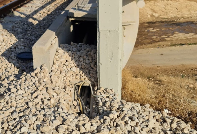 גניבת הכבלים מהרכבת (צילום:  דוברות רכבת ישראל)