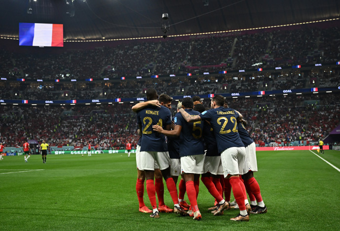 נבחרת צרפת חוגגת במונדיאל 2022 (צילום:  REUTERS/Dylan Martinez)