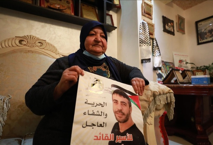 אמו של האסיר נאצר נאג'י אבו חמיד (צילום:  רשתות ערביות)