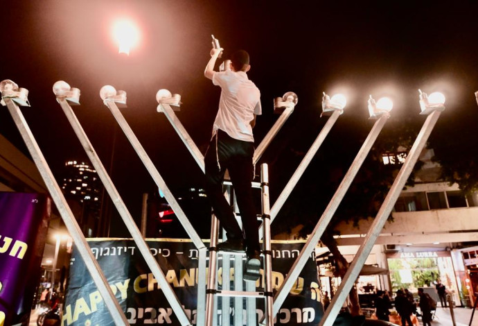 הדלקת נרות חנוכה בכיכר דיזנגוף תל אביב (צילום:  אבשלום ששוני)