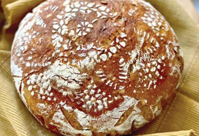 לחם מחמצת עם פיסטוקים (צילום:  פסקל פרץ-רובין)