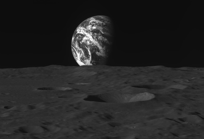 הירח וכדור הארץ מהחלל (צילום:  מתוך הטוויטר של סוכנות החלל הדרום קוריאנית)