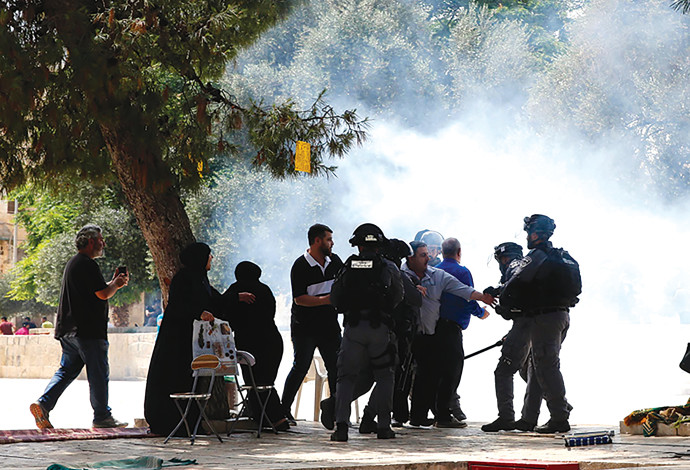 מהומות במתחם אל אקצא בירושלים (צילום:  ג'מאל עוואד, פלאש 90)