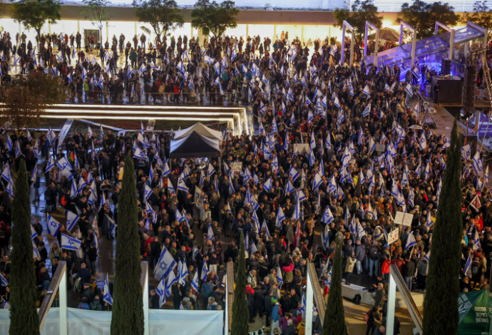 הפגנה נגד הממשלה בתל אביב (צילום:  יונתן זינדל פלאש 90)