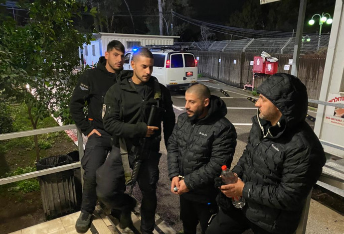 מעצרו של נידאל אבו לטיף  (צילום:  דוברות המשטרה)