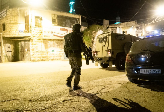 פעילות כוחות צה"ל הלילה בשומרון (צילום:  דוברות המשטרה)