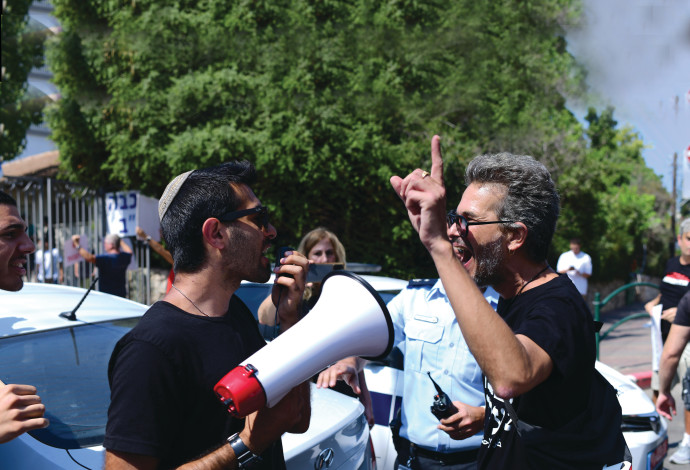 עימות בין פעילי שמאל וימין (צילום:  תומר נויברג, פלאש 90)