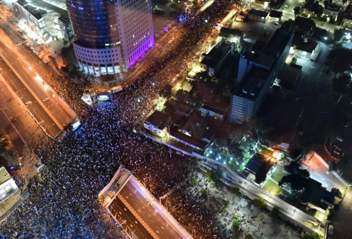 הפגנת הענק בצומת עזריאלי, תל אביב (צילום:  תומר נויברג, פלאש 90)