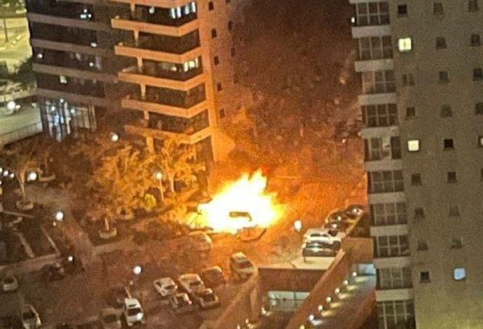 פיצוץ הרכבים בנתניה (צילום:  דוברות כבאות והצלה)