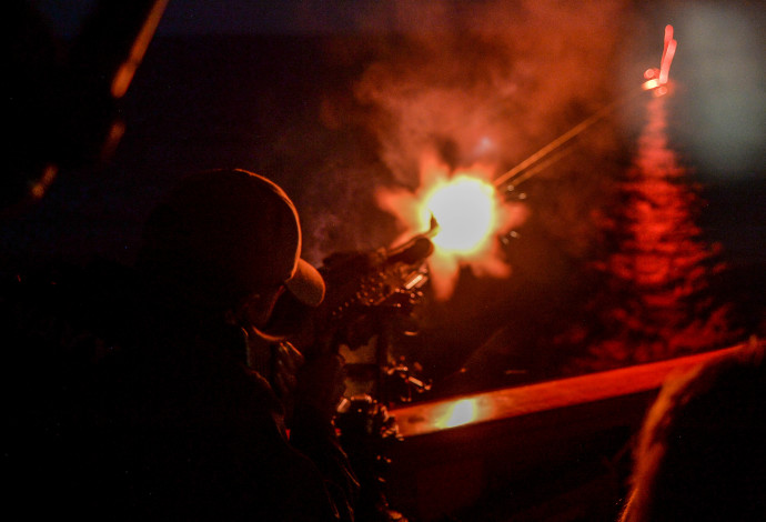 תרגיל צבאי של ארה"ב (צילום:   U.S. Naval Forces Central Command/U.S. Navy Theoplis Stewart II/Handout via REUTER)