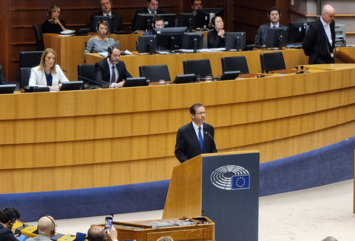 הרצוג נואם בפרלמנט האירופי (צילום:  אנה ברסקי)