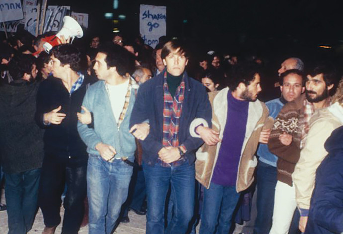 אמיל גרינצוויג, הפגנה שלום עכשיו, שנת 1983  (צילום:  יוסי זמיר)