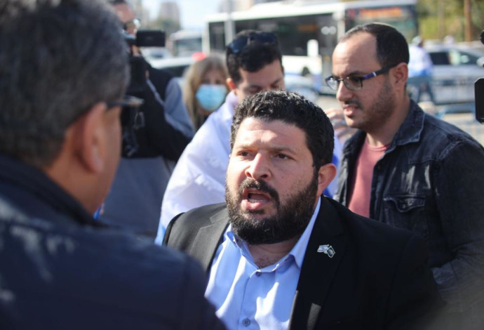 חבר הכנסת אלמוג כהן בהפגנה באוניברסיטת תל אביב (צילום:  אבשלום ששוני)