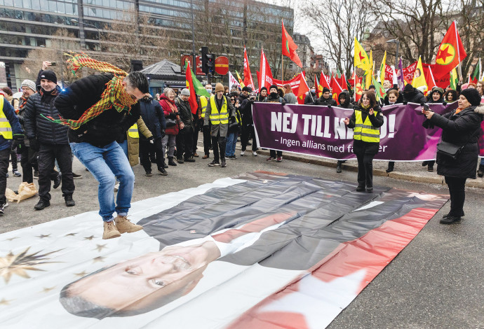 הפגנה נגד ארדואן בשטוקהולם (צילום:  רויטרס)
