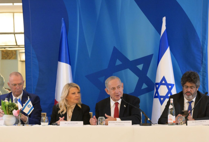 ראש הממשלה בנימין נתניהו במהלך פגישתו עם בכירי הקהילה היהודית בצרפת (צילום:  לע"מ)
