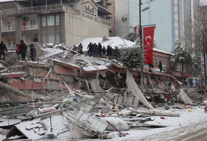 הרס רב בטורקיה לאחר רעידת האדמה הקטלנית (צילום:  רויטרס)