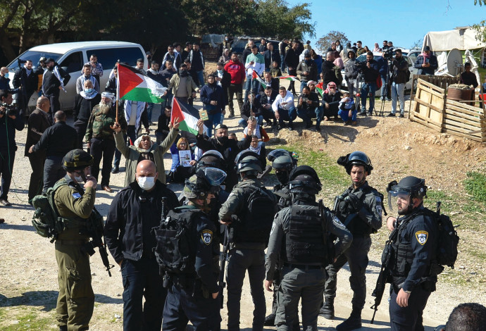 מפגן מחאה בחאן אל אחמר בשנה שעברה (צילום:  ארכיון פלאש 90)