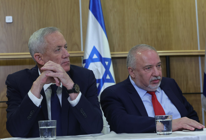אביגדור ליברמן, בני גנץ (צילום:  יונתן זינדל, פלאש 90)