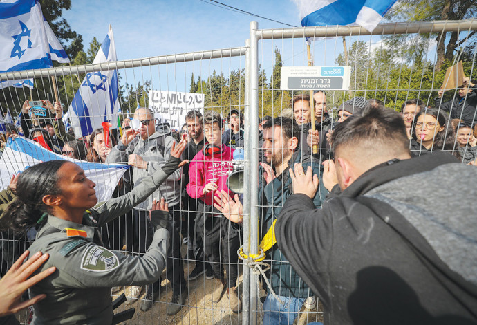 הפגנה מול משכן הכנסת  (צילום:  ג'מאל עוואד, פלאש 90)