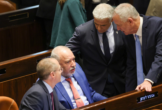 בני גנץ, יאיר לפיד, אביגדור ליברמן (צילום:  נועם מושקוביץ, דוברות הכנסת)