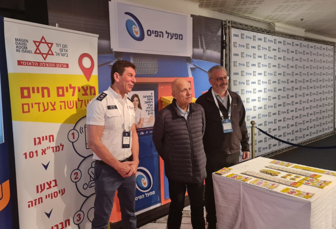 בני דרייפוס, אביגדור יצחקי ואלי בין בכנס מד"א (צילום:  יח"צ)