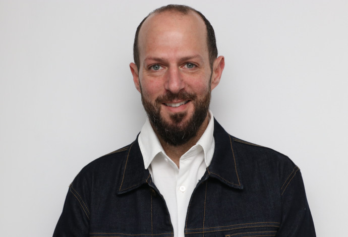 ד''ר אברי רווה, מומחה לכירורגיה פלסטית (צילום: באדיבות המצולם)