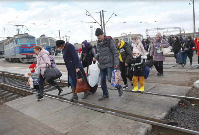 פליטים אוקראיינים (צילום:  רויטרס)