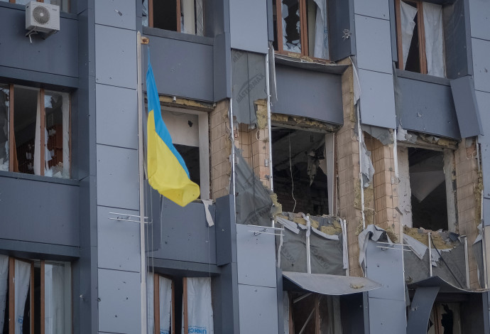 בניין הרוס באזור העיר בחמוט, אוקראינה (צילום:  REUTERS/Alex Babenko)