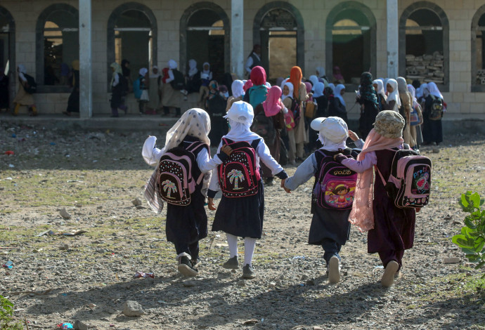 תלמידות באיראן (צילום:  AHMAD AL-BASHA/AFP via Getty Images)