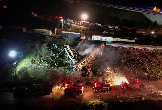 התנגשות הרכבות ביוון (צילום:  REUTERS/Giannis Floulis)