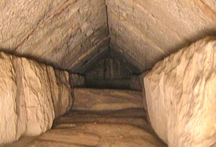 המנהרה המסתורית שאותרה בפירמידה הגדולה של גיזה (צילום:  רויטרס)
