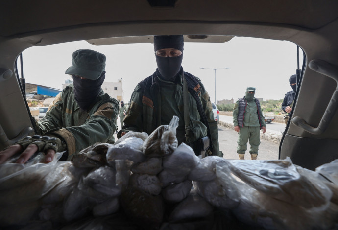 חיילי תחריר א-שאם בסוריה חשפו ניסיון הברחת סמים (צילום:  gettyimages)