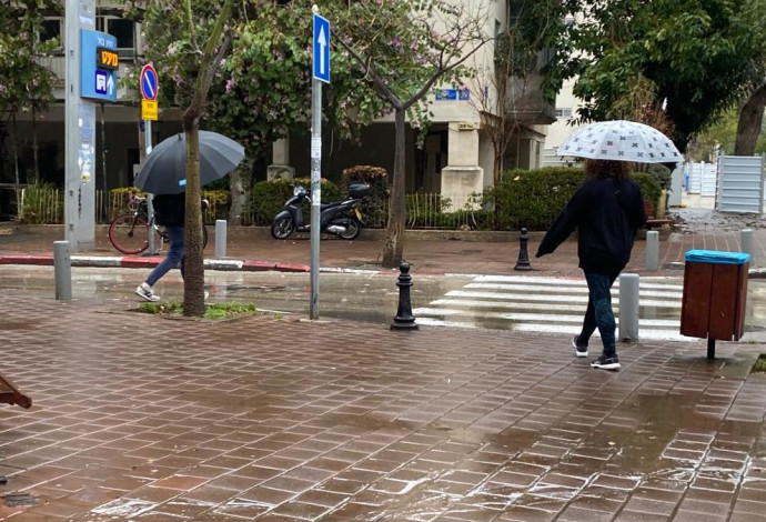 חורף, גשם, מטריות (צילום:  אבשלום ששוני)